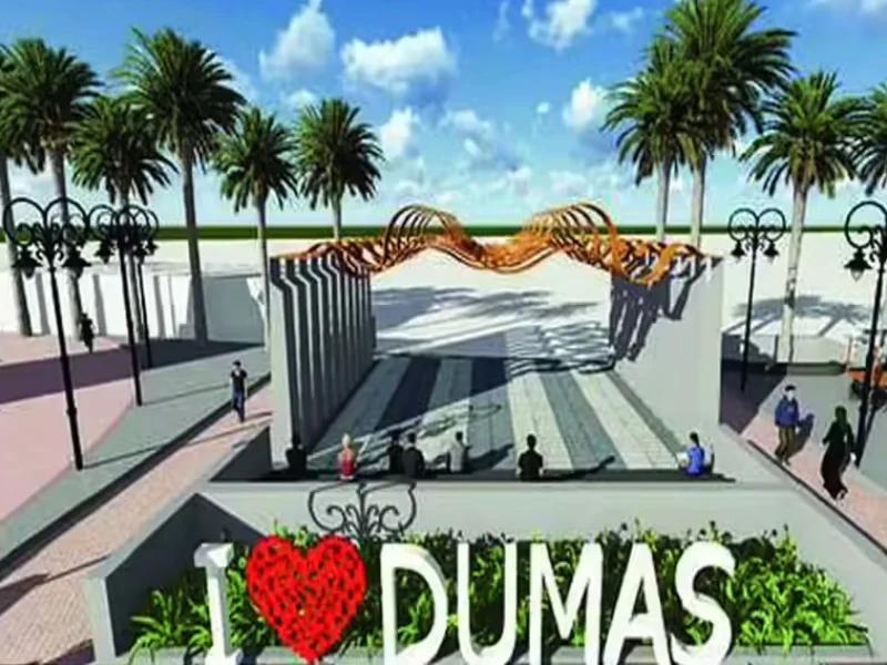 Dumas Beach