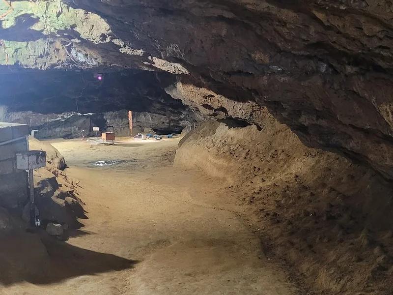 Jambuvan Caves