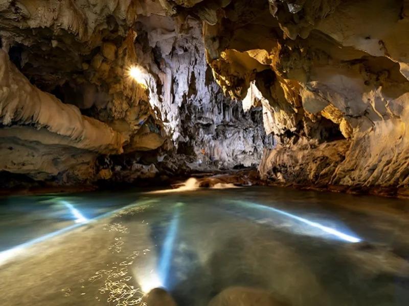 Jambuvan Caves